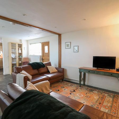 Caely Villa Llandrindod Wells Exteriör bild
